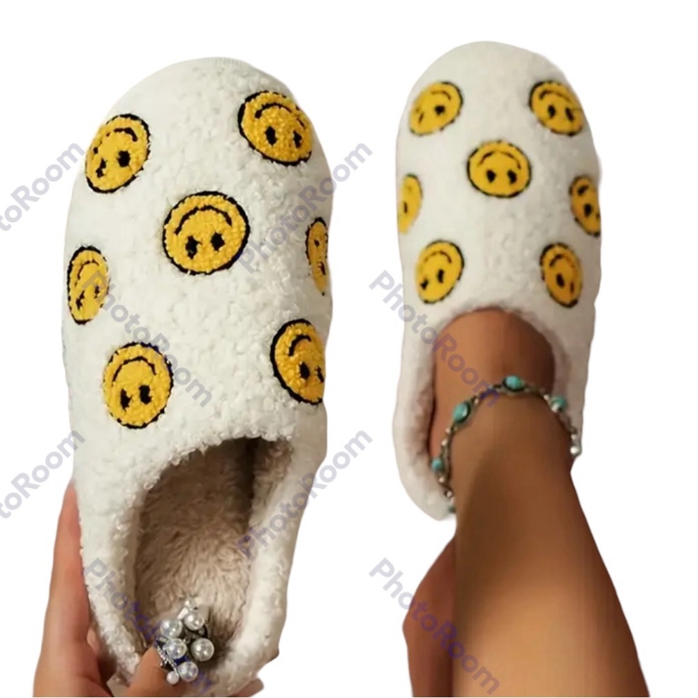 Smiley mini motif slippers molded bottom NWT unisex size 7.5-8 Fun summer gift